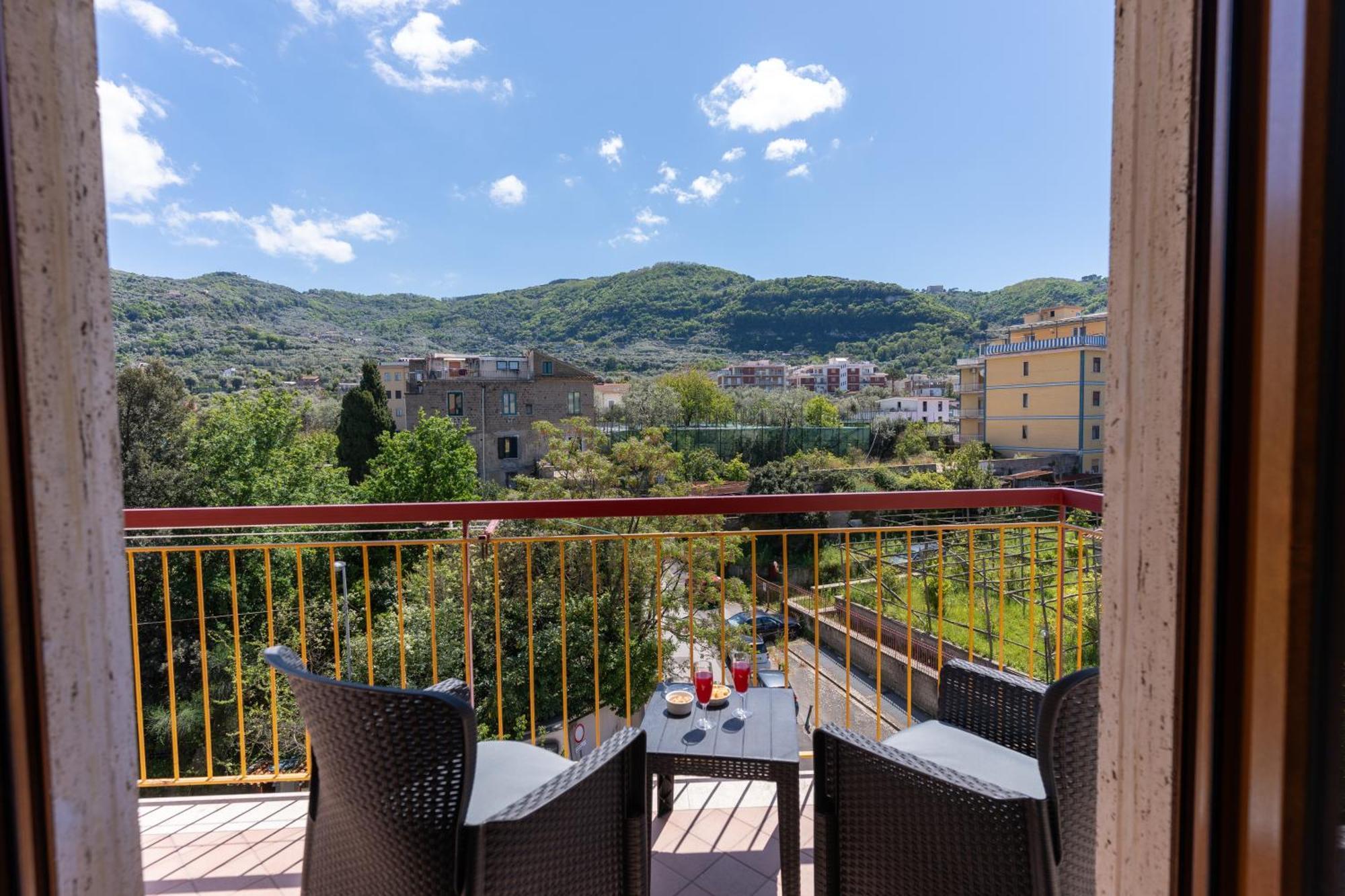 Mifra Suites Сорренто Екстер'єр фото